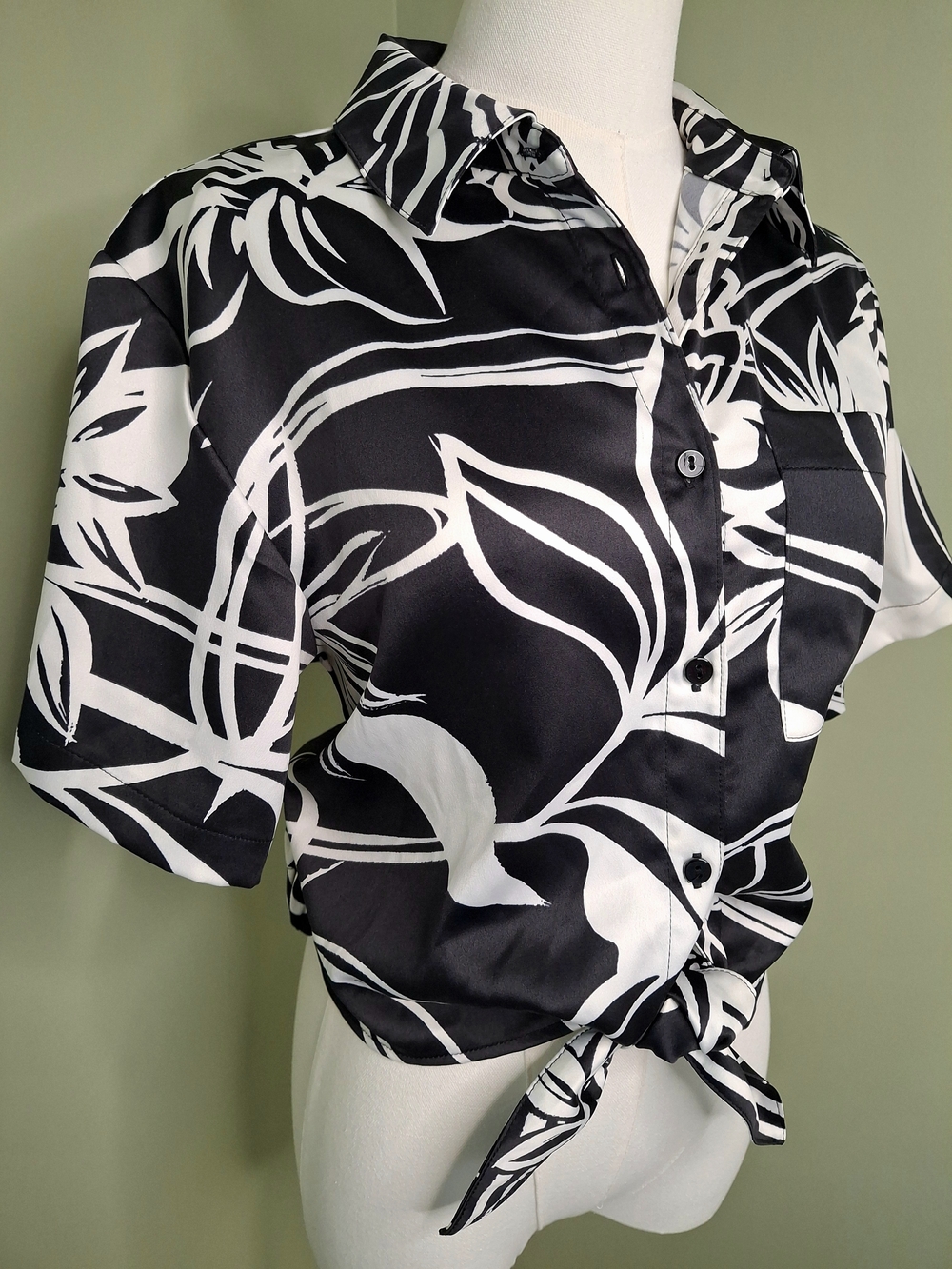 Rachel Roy Black White Abstract Floral Tie Front Blouse Top S Vacation Chic